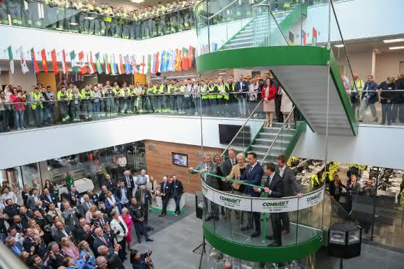 Combilift opening