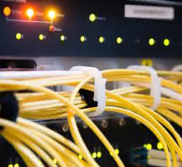 Ethernet-Einsatz zur Anbindung an SPS-Systeme (Auszug). Ethernet-Einsatz zur Anbindung an SPS-Systeme (Auszug).