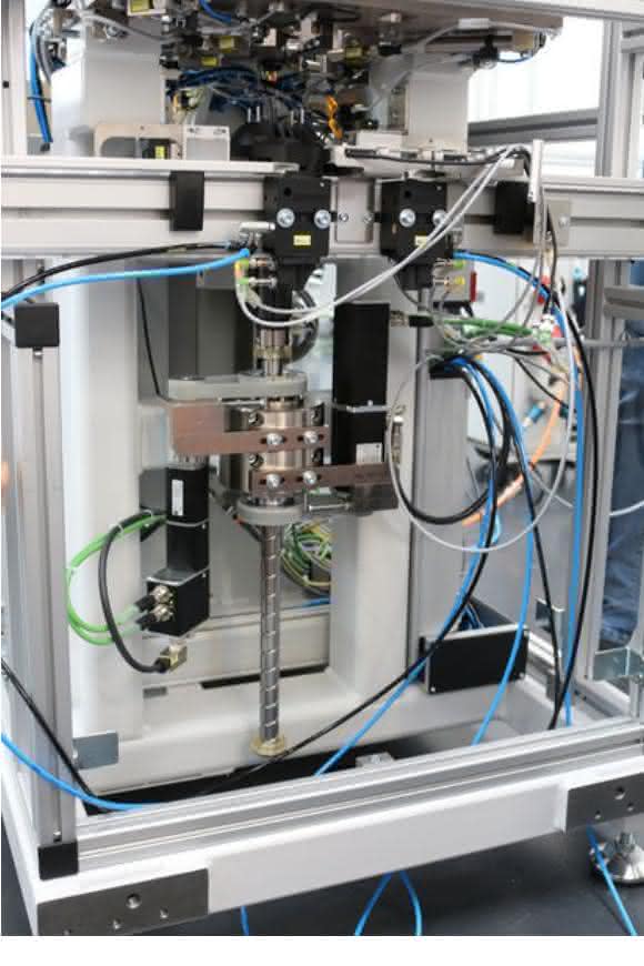 Lift-and-turn modules: Philipp Hafner designs compact system with Dr. Tretter
