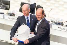 Vorstandswechsel: Dr. Kurt Bock übergibt an Dr. Martin Brudermüller. (Bild: BASF)