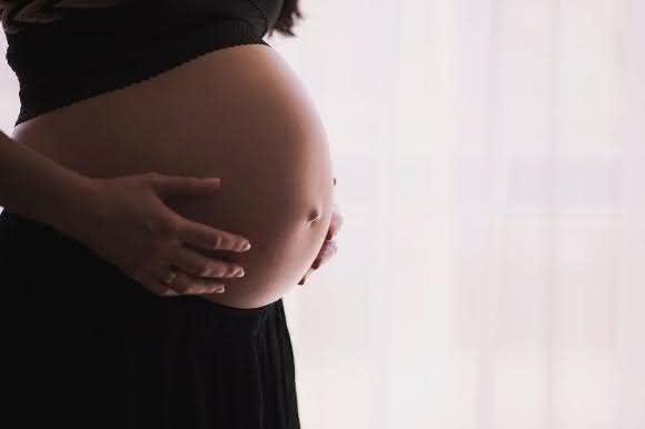 Bauch einer Schwangeren (Pexel_CC0 License)