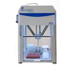 Der Hochgeschwindigkeitsdispenser „Scorpion“ von Art Robbins Instruments wurde als Sonderversion für die Anwendung im Chemielabor optimiert. (Bild: Dunn Labortechnik)