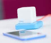 Das von mySkin entwickelte mobile Endgerät „OKU“ analysiert verschiedenste Hauteigenschaften und kann Empfehlungen zur Hautpflege geben. (Bild: Evonik)
