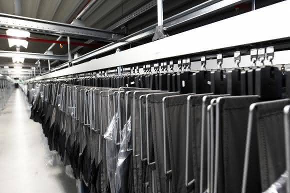 Dematic plastic chain system
