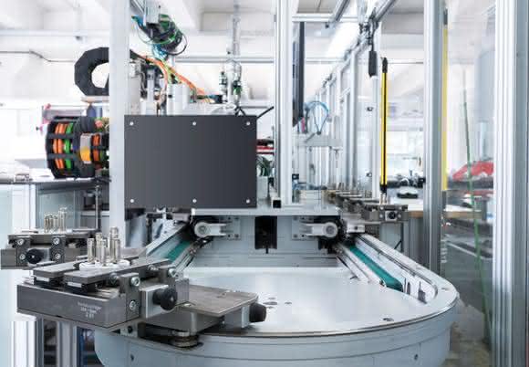 Transport of the workpiece carriers