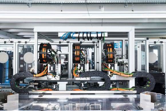 Three Weiss axis combinations on a single HN-100 linear motor axis to save space