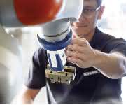 Cooperation between humans and robots