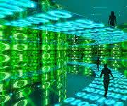 Wie lassen sich die vielen Rohdaten sinnvoll nutzen? Der Onlinekurs „Information Service Engineering“ gibt Hilfestellung. (Bild: Fotolia) Abstraktes Bild Daten und Menschen