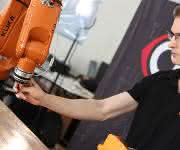The robot is taught "where to go" by manual guidance The robot is taught "where to go" by manual guidance