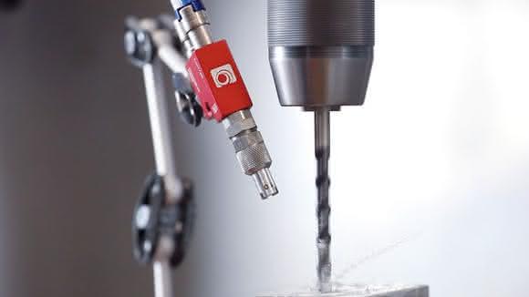 Plug-in connections for spray dosing: Economically lubricated for 70 years Plug-in connections for spray dosing: Economically lubricated for 70 years