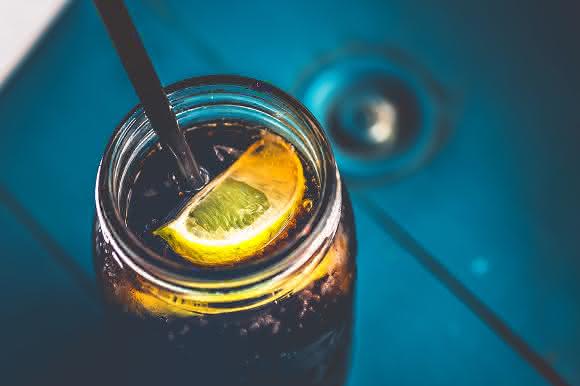 Cola im Glas