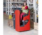 he seat position 90 degrees to the direction of travel provides the operator with a good view. (Image: Linde)