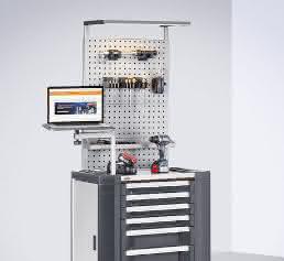 Self-propelled workbench