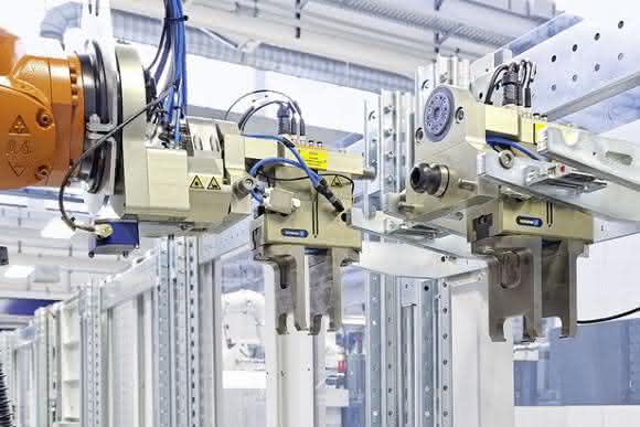 Loading gripper with an interface to the Vero-S NSR robot coupling