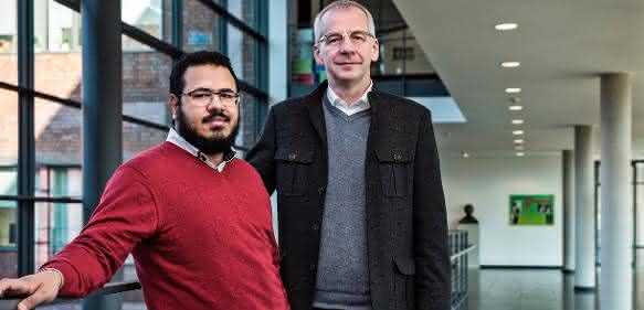 Dr. Ashour Ahmed und Professor Oliver Kühn
