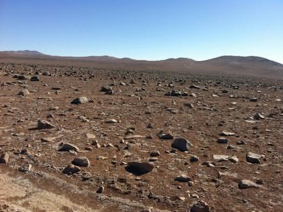 Feldforschung in Chile: Marsähnliche Landschaft in der chilenischen Atacama-Wüste, nahe der Probenentnahmestelle Yungay. (Bild: TU Berlin / Atacama-Project) Atacama-Wüste