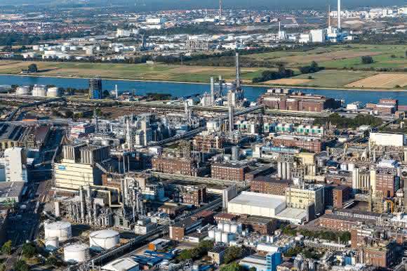 BASF SE mit ihrem Stammwerk in Ludwigshafen am Rhein