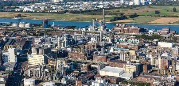 BASF SE mit ihrem Stammwerk in Ludwigshafen am Rhein