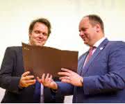 Robert Böhm (links) und Oberbürgermeister Dirk Hilbert Robert Böhm (links) und Oberbürgermeister Dirk Hilbert