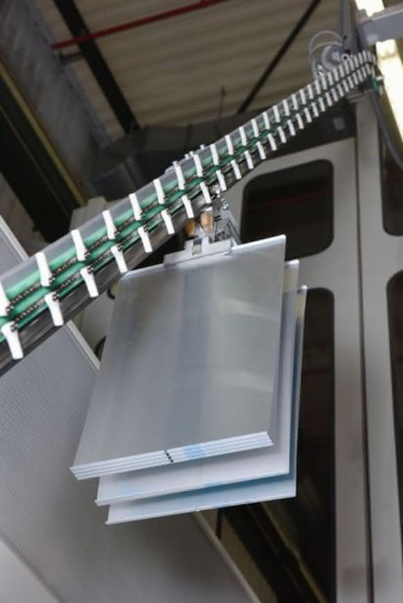 Printing plate transport Printing plate transport
