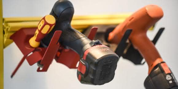 Universal tool holder