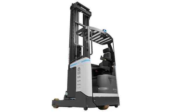 Reach truck
