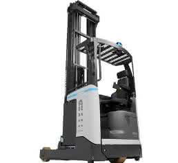 Reach truck