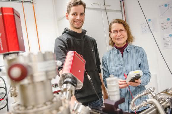 Mitarbeiter der RUB im Labor