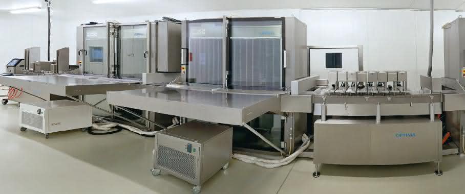 ImmuCoat®-Anlage bei AB Diagnostic Systems ImmuCoat®-Anlage bei AB Diagnostic Systems mit rund 16 Meter Länge, bestehend aus standardisierten Basis- und Prozessmodulen (alle Bilder: Optima packaging group).