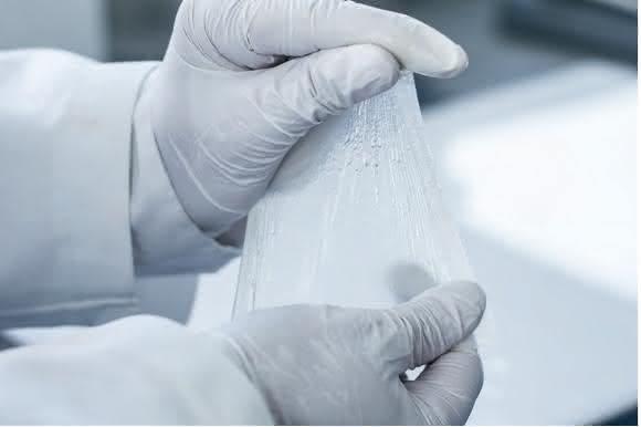 Mobile Kollagenmembranen können als reißfeste, flexible Matrices direkt mit dem Zielgewebe vernäht werden.