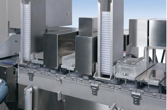Bereits auf kleinstem Raum lassen sich in die Optima ImmuCoat® zahlreiche Funktionen flexibel integrieren, wie beispielsweise das Abstapeln der Mikrotiterplatten, die Dosierung, Füllstandskontrolle und die Aspiration. Bereits auf kleinstem Raum lassen sich in die Optima ImmuCoat® zahlreiche Funktionen flexibel integrieren, wie beispielsweise das Abstapeln der Mikrotiterplatten, die Dosierung, Füllstandskontrolle und die Aspiration.