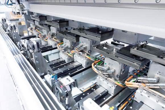 Bestückungsfrequenz von 600 Federn pro Minute