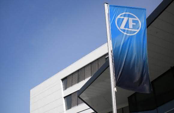 Flagge mit neuem ZF-Logo Flagge mit neuem ZF-Logo