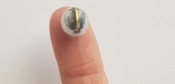 Finger und Kugel