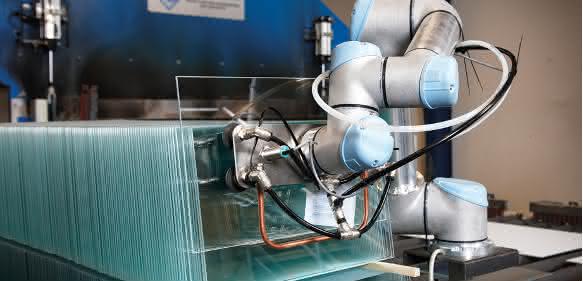 Universal Robots Maschinenbestueckung Gern Glas