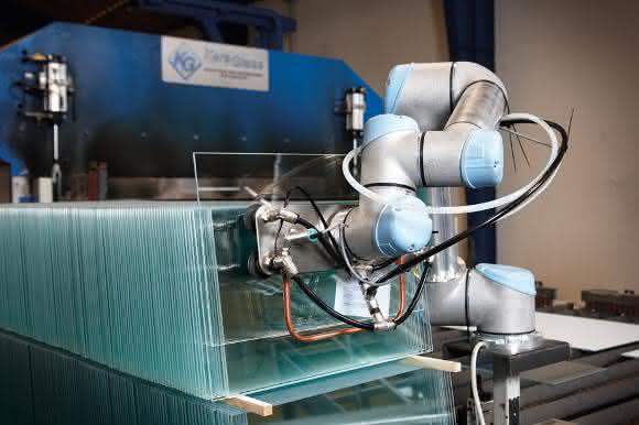Universal Robots Maschinenbestueckung Gern Glas Universal Robots Maschinenbestueckung Gern Glas
