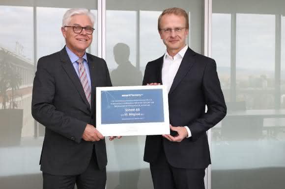 Prof. Dr.-Ing. Detlef Zühlke und Dr. Jens Schulte Industrie 4.0: SmartFactory-KL macht die 50 voll