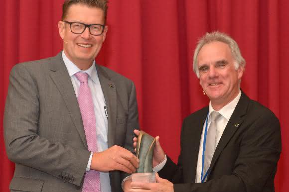 Entgegennahme des Deutsche-Chemie-Preis 2017 (Bild: Covestro)