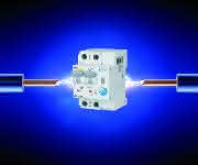 AFDD-Brandschutzschalter (Arc Fault Detection Device) unterbinden das Risiko von gefährlichen Störlichtbögen.