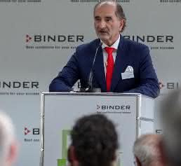 Geschäftsführer Peter Michael Binder bedankte sich auch bei der Belegschaft