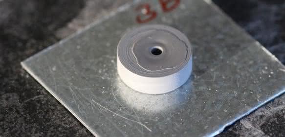 Befestigungs-Variante LiteWWeight: Befestigung auf Wabenstruktur und/oder porösen Bauteilen.