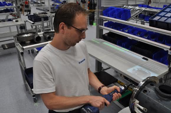 Motormontage mit digitalem Assistenzsystem