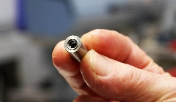 Um die engen Toleranzen von 0,02 mm einhalten zu können, setzt man bei Seeger Präzisionsdrehteile auf das AMS-System von Arno- Werkzeuge. Hier ein Bauteil für die Automobilbranche.