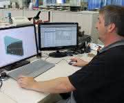 In der CAD-Konstruktion nutzt Bernd Steidten nun die Werkzeugdatenbank, um geeignete Werkzeuge zu finden. Eine direkte CAD/CAM-Schnittstelle ist in Planung. In der CAD-Konstruktion nutzt Bernd Steidten nun die Werkzeugdatenbank, um geeignete Werkzeuge zu finden. Eine direkte CAD/CAM-Schnittstelle ist in Planung.