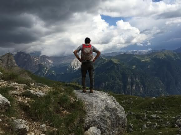 Berge sollte man nur gut ausgeruht besteigen – chronischer Schlafmangel erhöht die Risikobereitschaft.