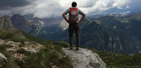 Berge sollte man nur gut ausgeruht besteigen – chronischer Schlafmangel erhöht die Risikobereitschaft.