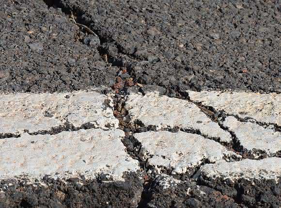 Stickoxide: Auch für Straßenbelag schädlich
