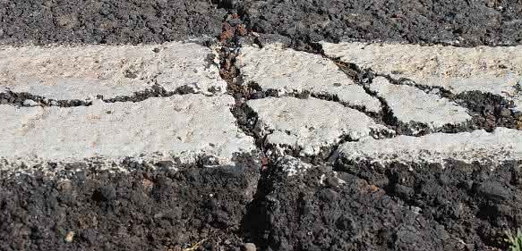 Straßenasphalt Stickoxide: Auch für Straßenbelag schädlich