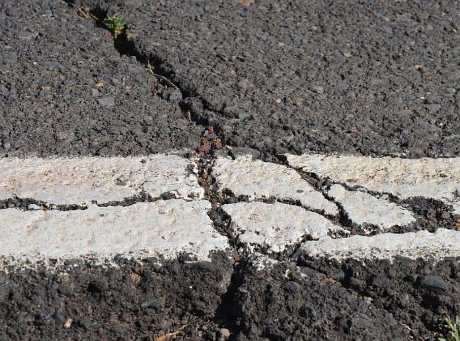 Straßenasphalt Stickoxide: Auch für Straßenbelag schädlich