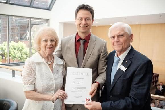 Preisträger PD Dr. Benjamin Meder mit dem Stifterehepaar Ursula und Wilhelm P. Winterstein